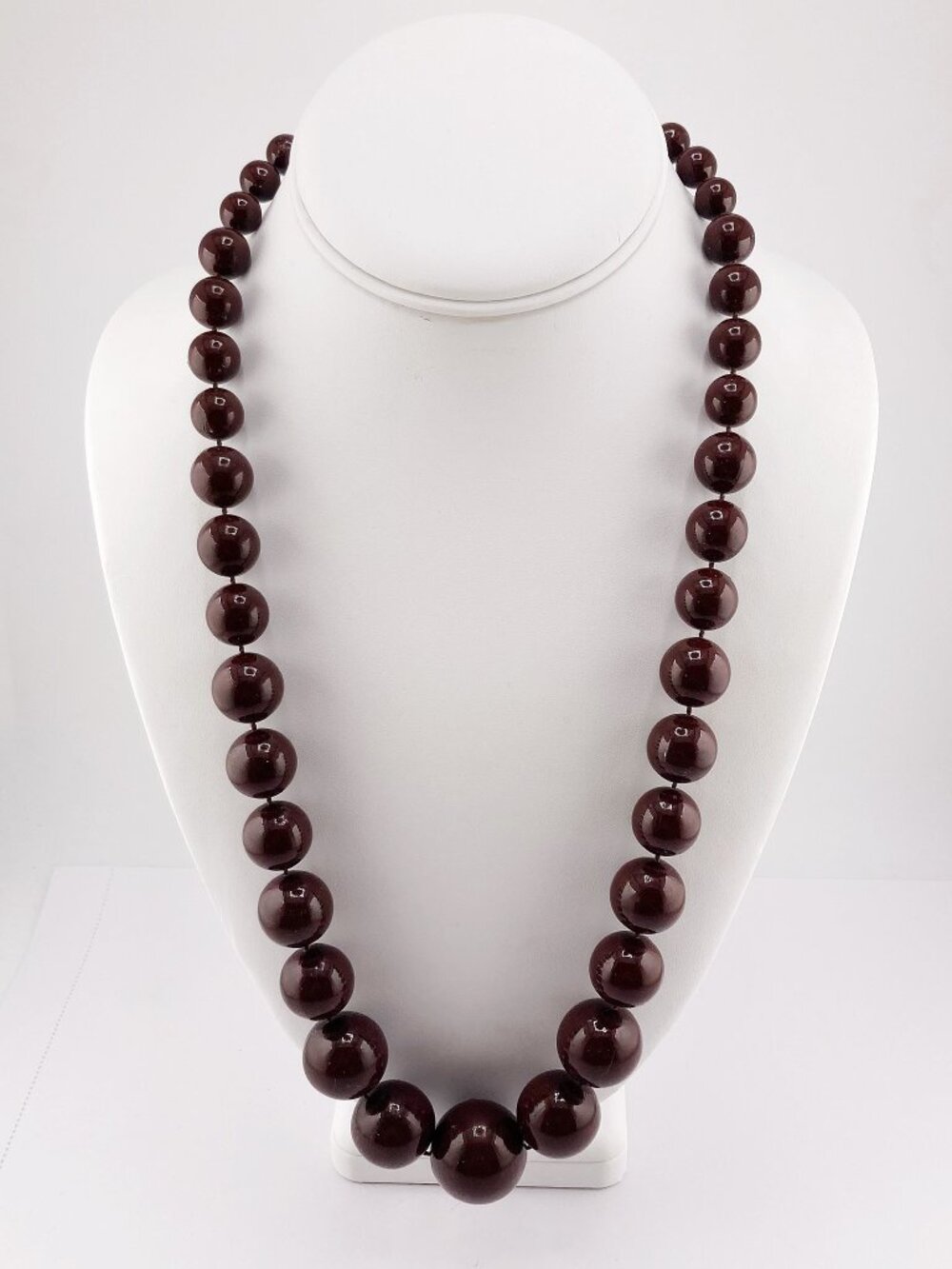 VINTAGE Long brown plastic molded graduated bead necklace ~ Fall beaded jewelry